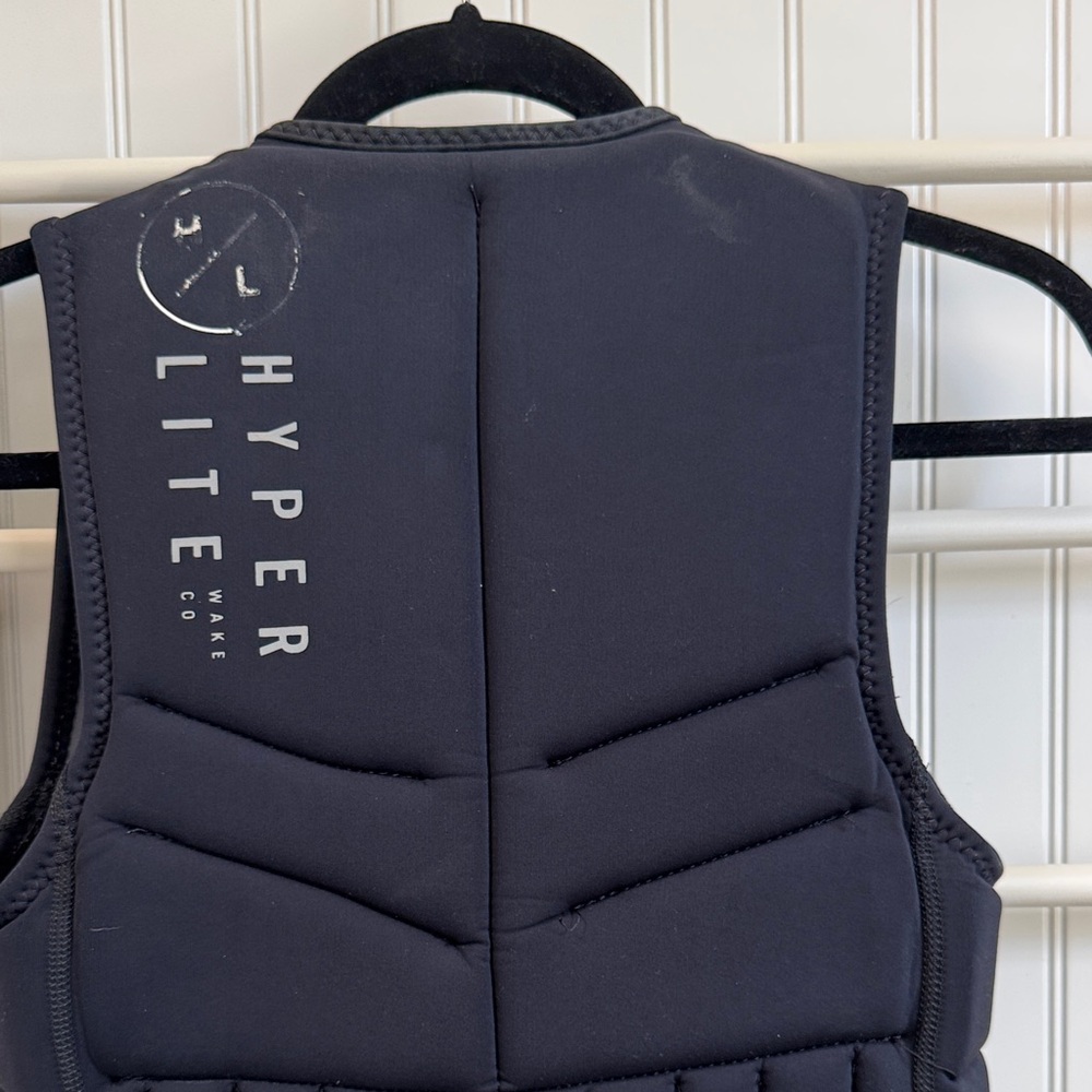 Hyperlite Wake Surf Competition Vest - image 4